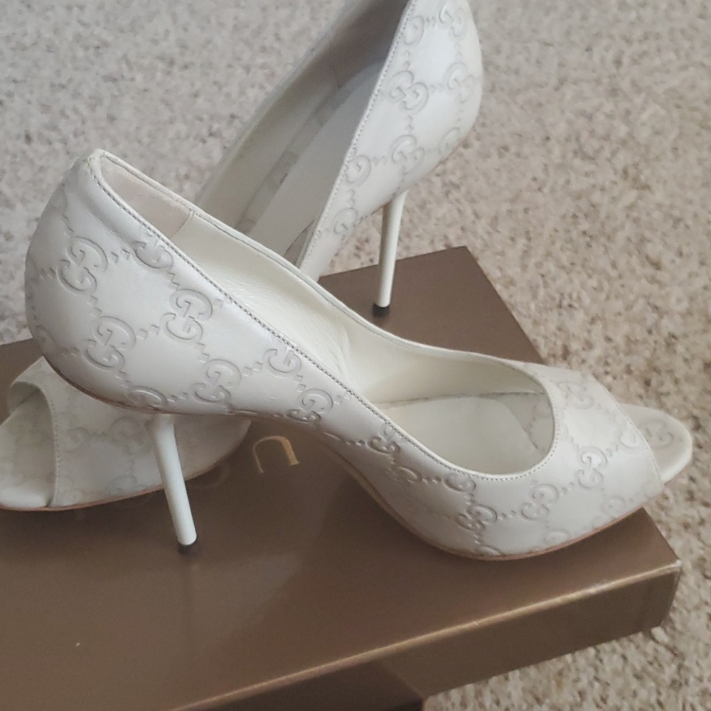 Gucci peep toe pumps